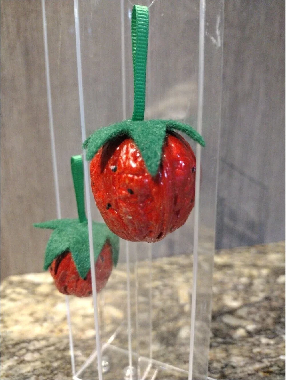 VINTAGE STRAWBERRY WALNUTS HAND PAINTED CHRISTMAS ORNAMENT EUC 1.75